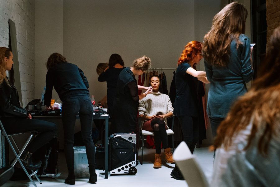 backstage pokazu mody