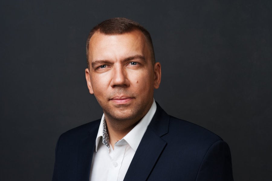 sesja portretowa recznie malowane tlo