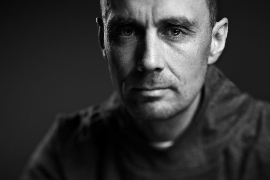 portret studyjny wykonany obiektywem tilt-shift 85mm