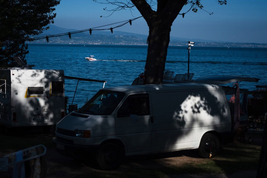 fotograf nad jeziorem Garda