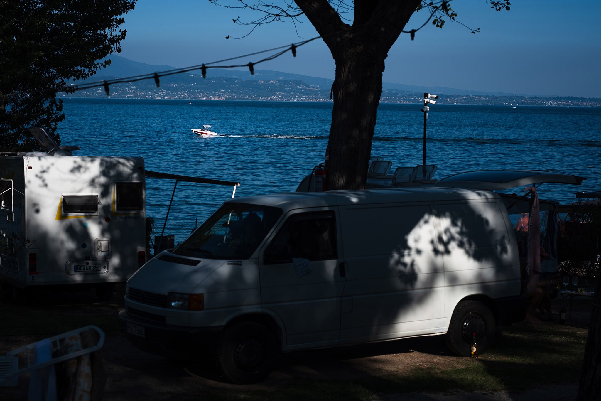fotograf nad jeziorem Garda