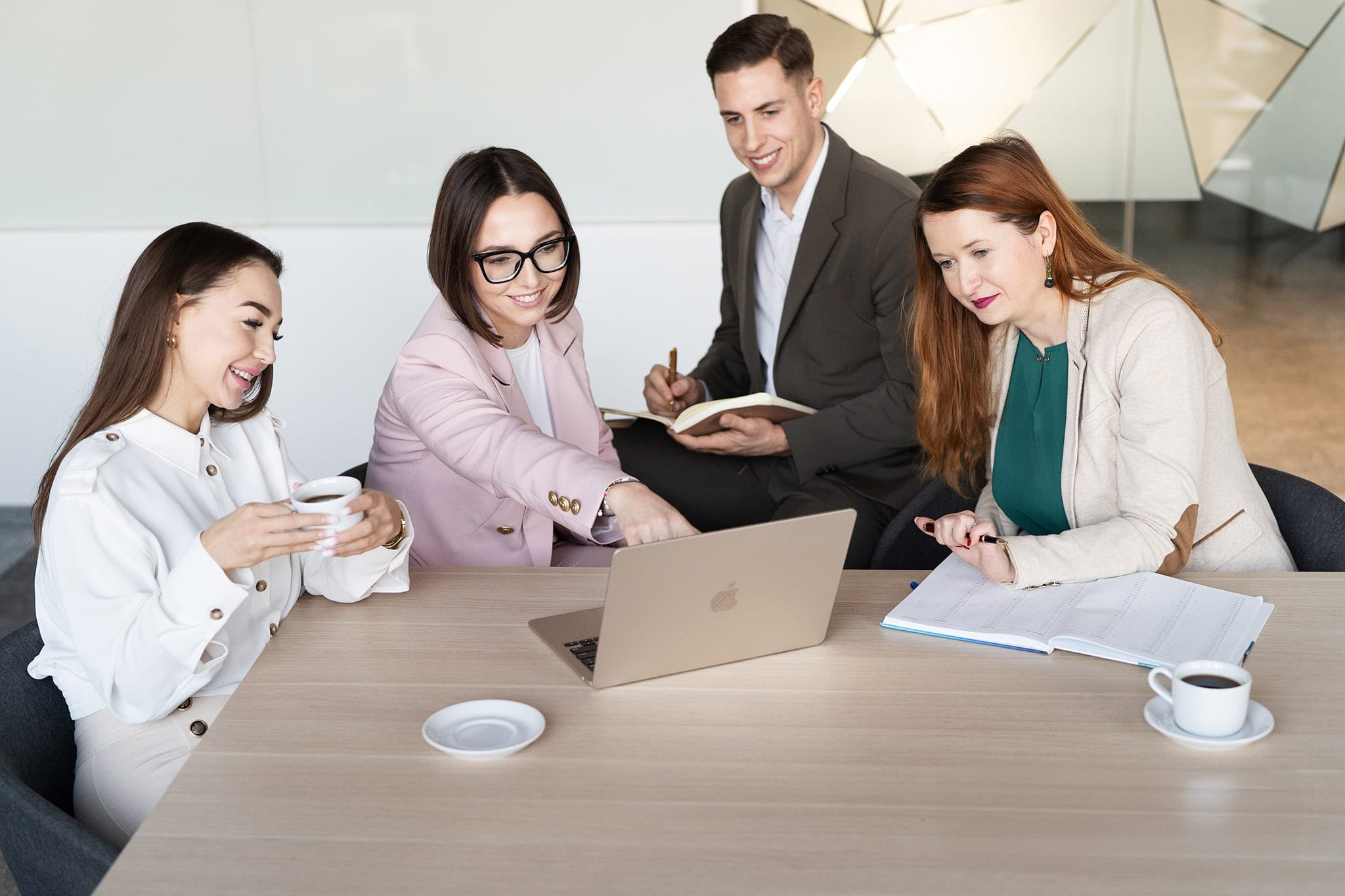 zdjęcia z pracy firmy ubezpieczeniowej